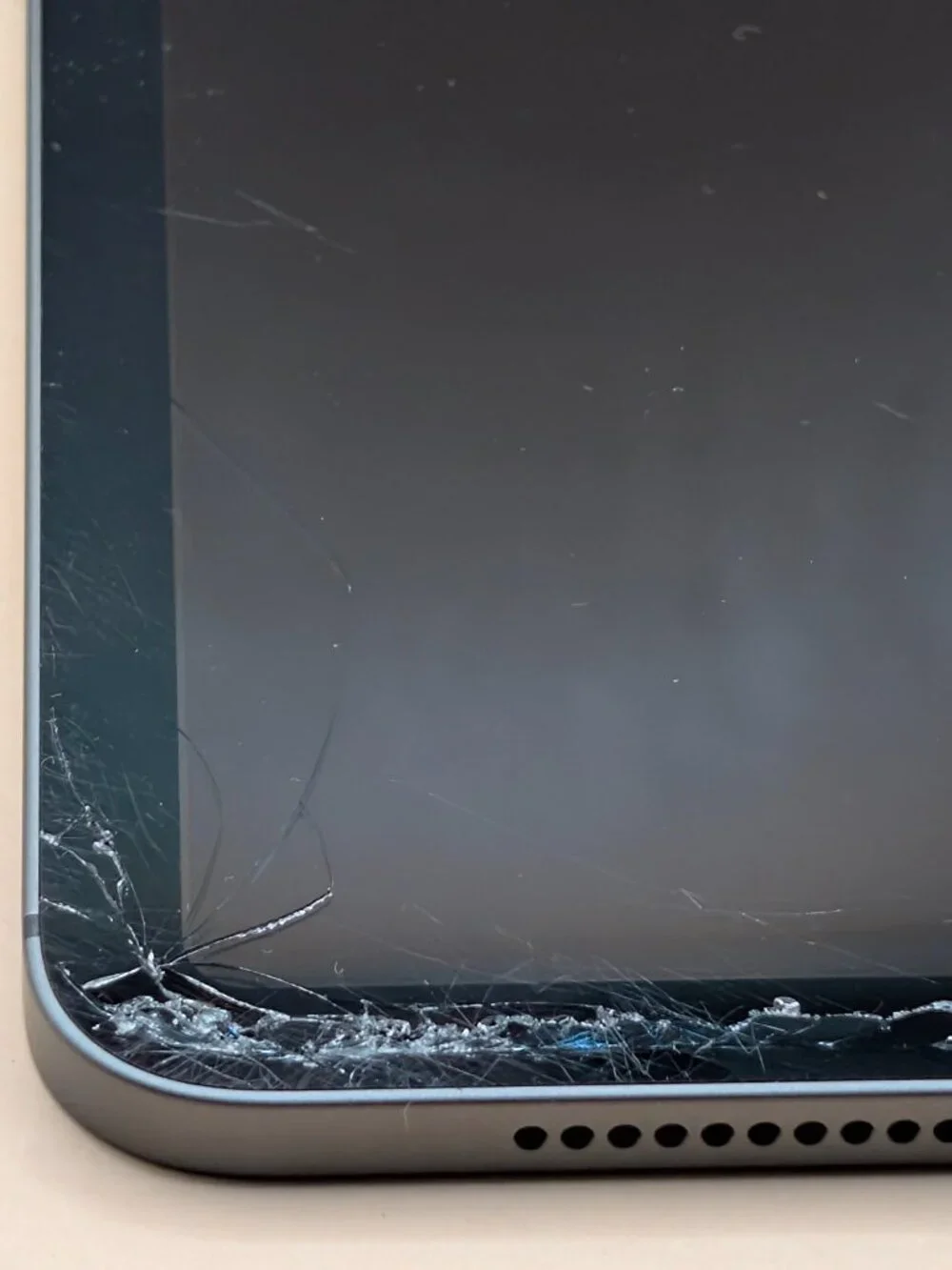 iPad mini 6th Gen 64GB (Cellular) - Cracked Screen***